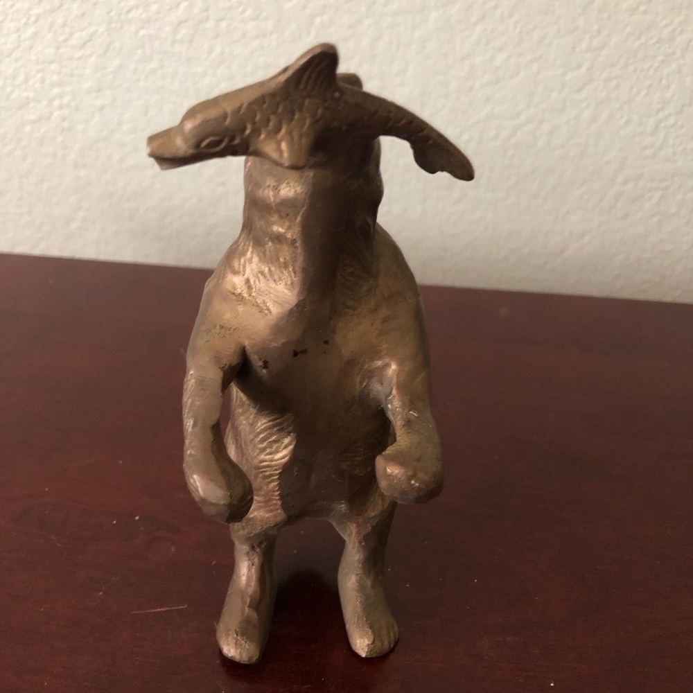 vtg solid brass bear with fish figurine - Picture 3 of 5